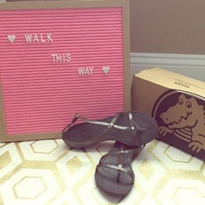 🐊Like New Crocs Sandals🐊